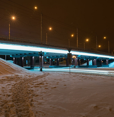 Красивая архитектурная подсветка моста, г. Белгород